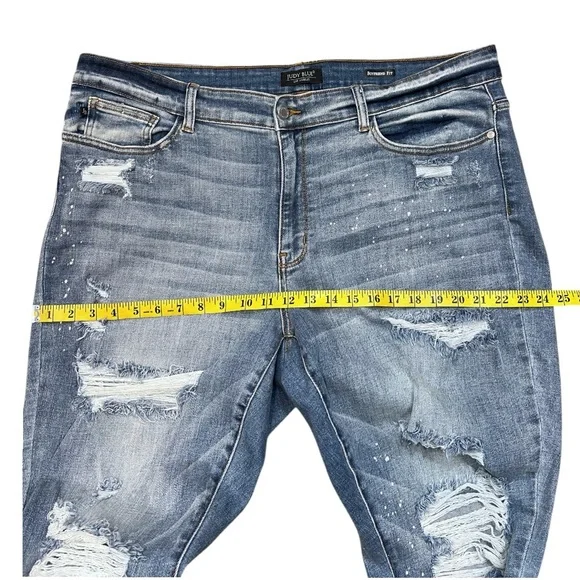 Judy Blue Monroe Mid Rise Ripped Boyfriend Fit Mom Jeans Size 20W - Picture 11 of 13